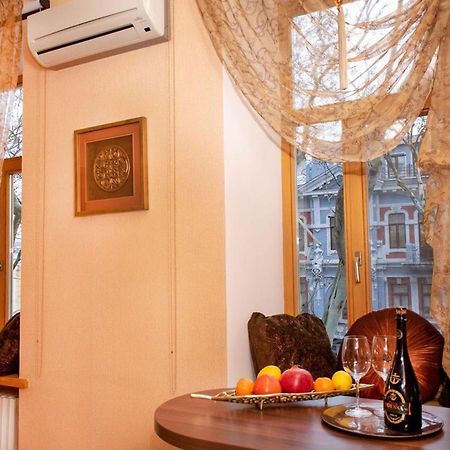 Mini-Hotel In The Very Heart Of Odessa Kültér fotó