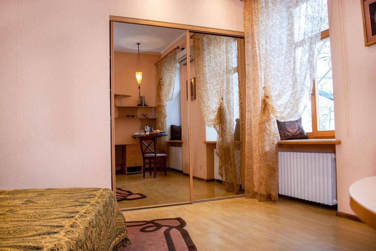 Mini-Hotel In The Very Heart Of Odessa Kültér fotó