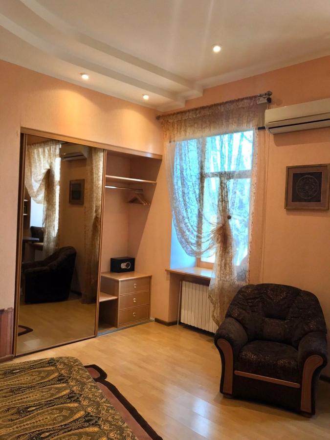 Mini-Hotel In The Very Heart Of Odessa Kültér fotó