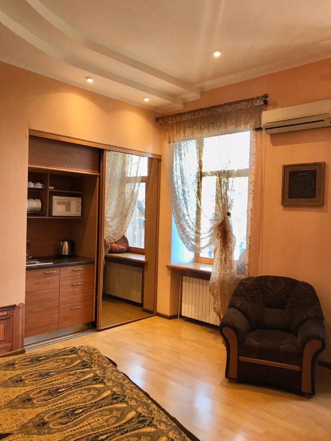 Mini-Hotel In The Very Heart Of Odessa Kültér fotó